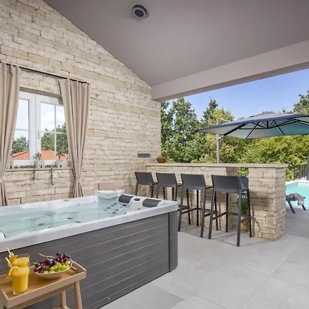 In With Swimming Pool * Labin (Istria)