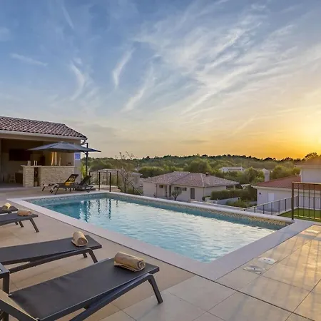 Villa In With Swimming Pool Labin (Istria)